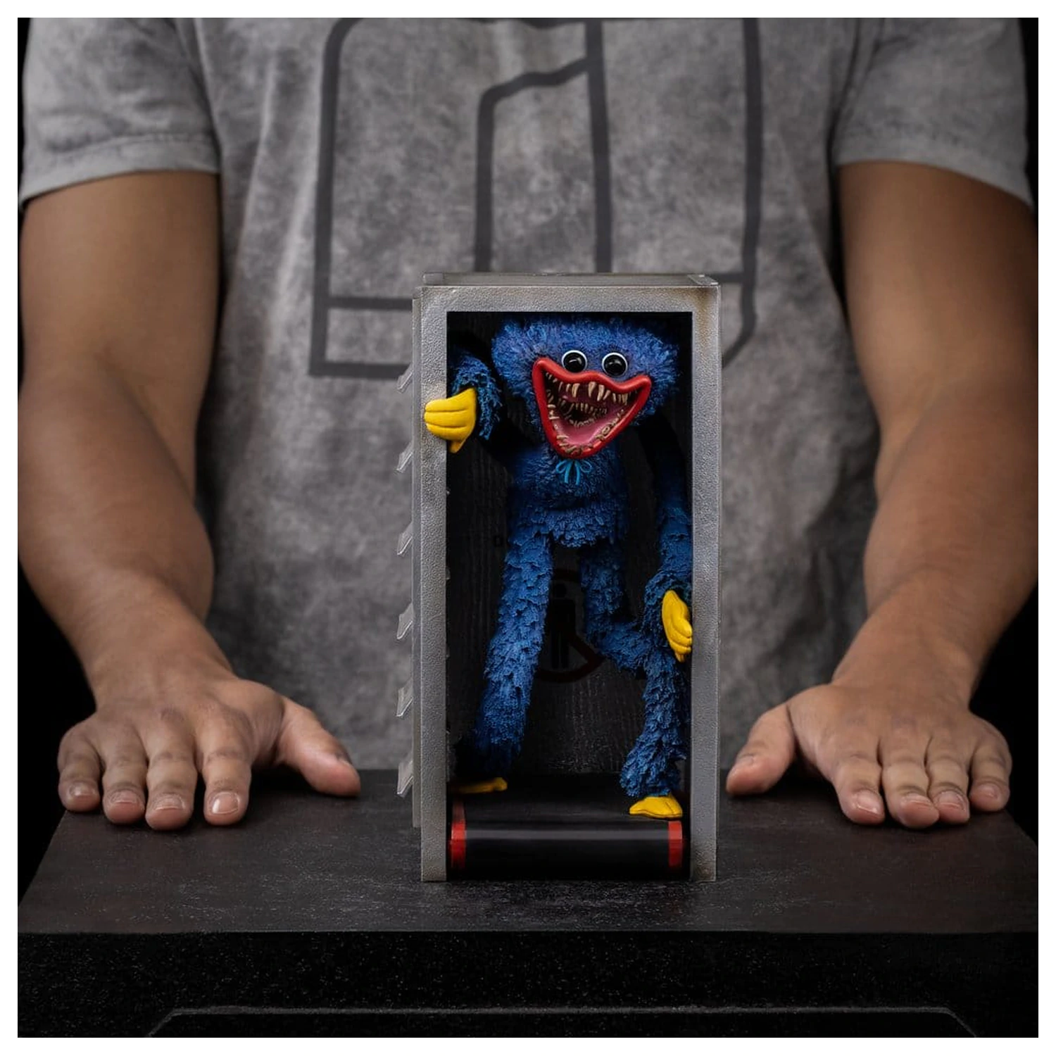 Poppy Playtime Art Scale Kip 1/10 Huggy Wuggy 24 cm fotografija proizvoda