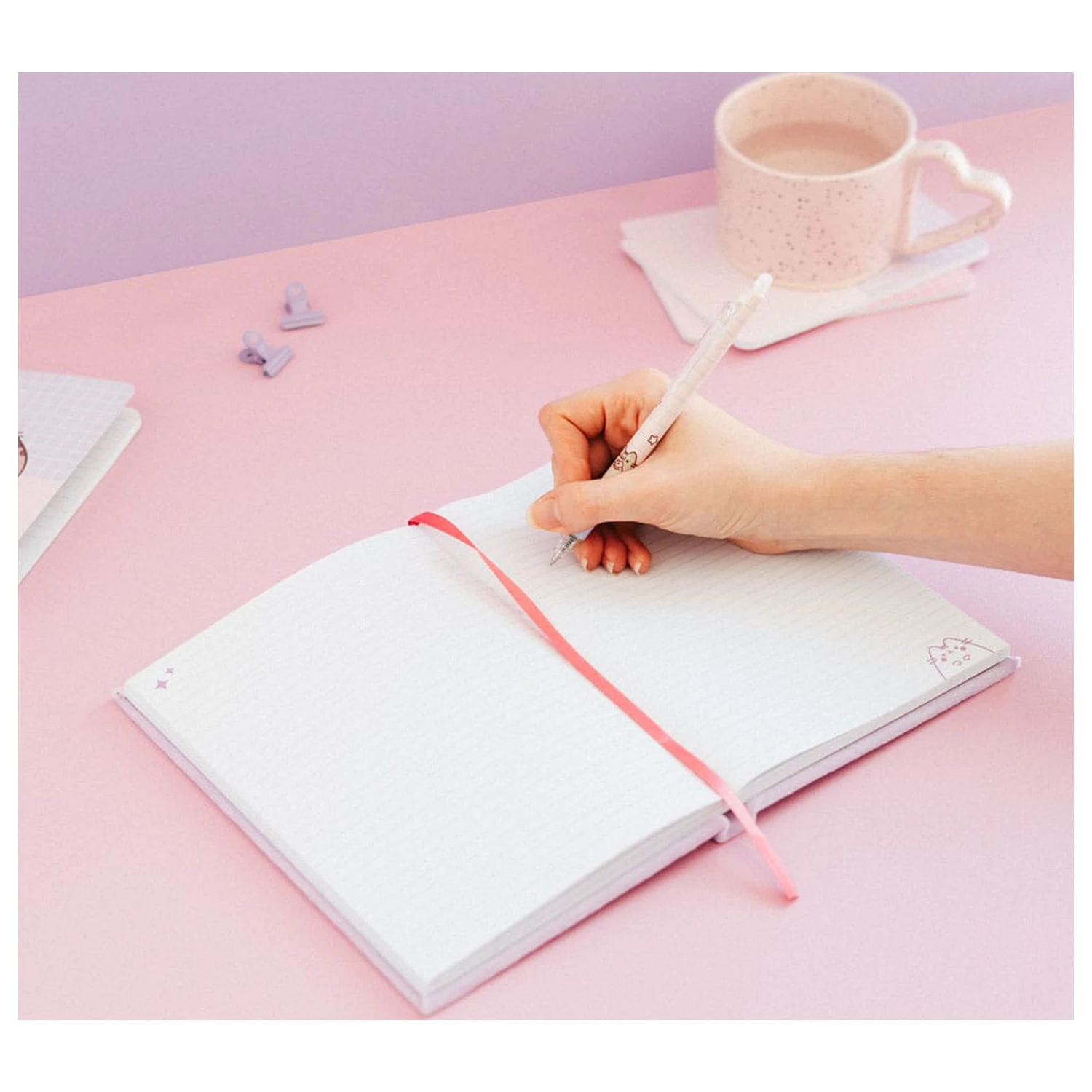 Pusheen Moments A5 premium plišni notes fotografija proizvoda