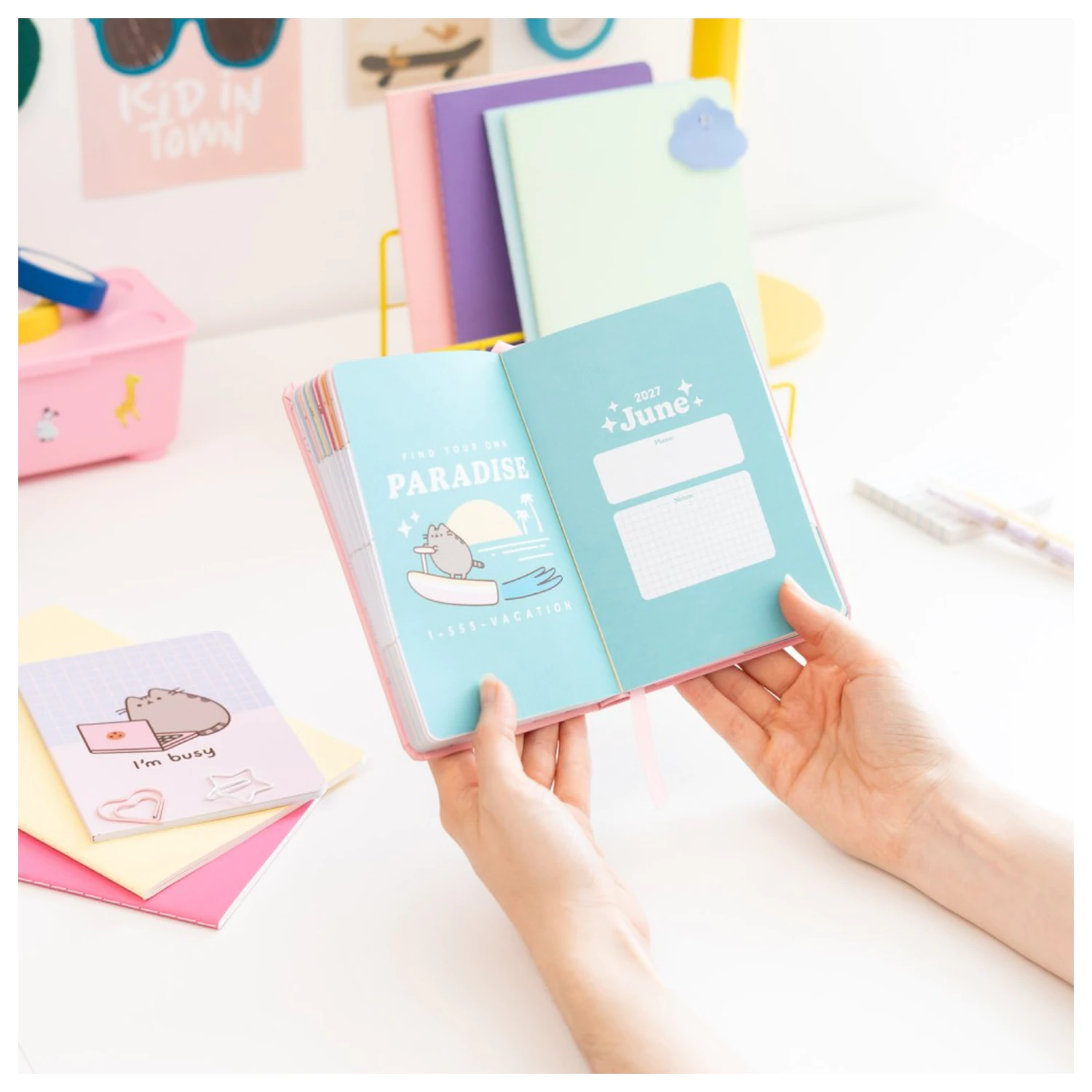 Pusheen Academic Planner Tropical Vacation 2026./27. A6 *Engleska verzija* fotografija proizvoda