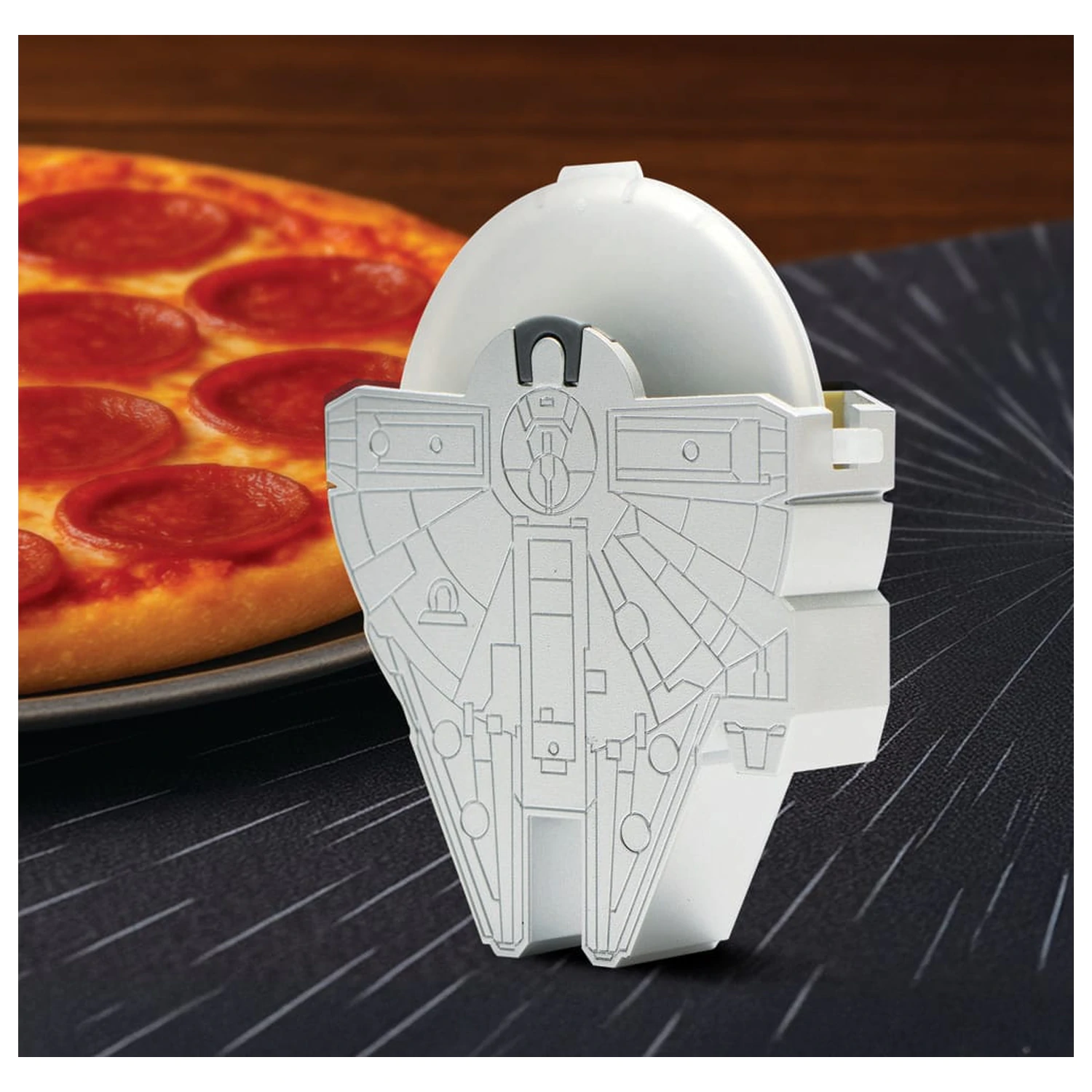 Star Wars rezač za pizzu Millennium Falcon fotografija proizvoda
