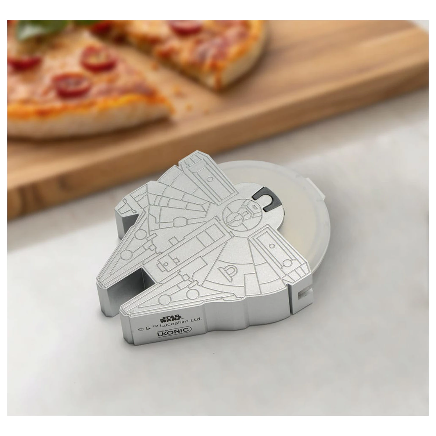 Star Wars rezač za pizzu Millennium Falcon fotografija proizvoda