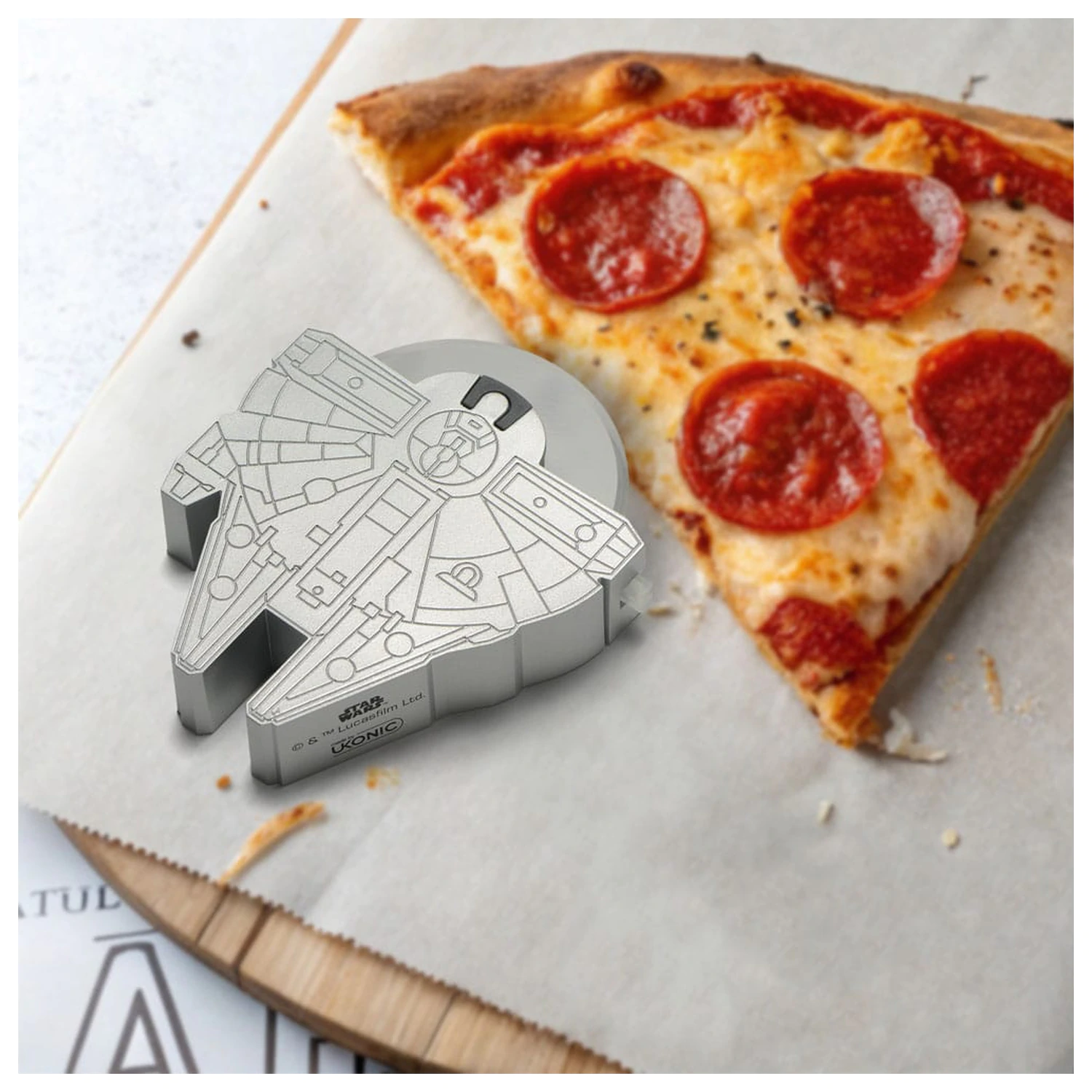 Star Wars rezač za pizzu Millennium Falcon fotografija proizvoda