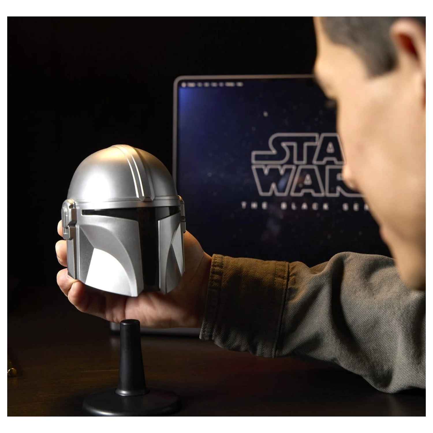 Star Wars: The Mandalorian & Grogu Black Series Mini kaciga The Mandalorian fotografija proizvoda