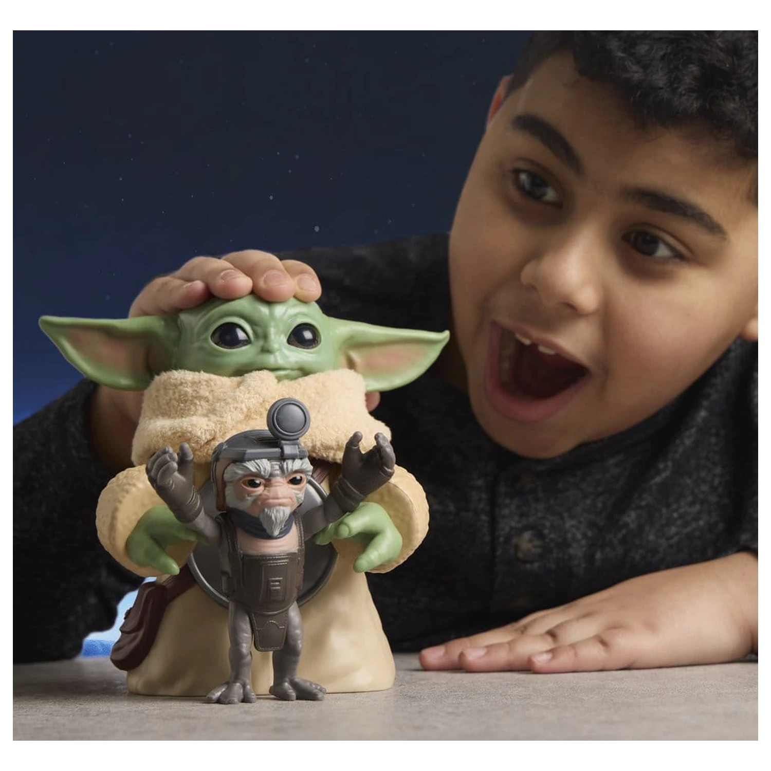Star Wars: The Mandalorian & Grogu Elektronska akcijska figura Huggin' Grogu & Anzellan 17 cm fotografija proizvoda