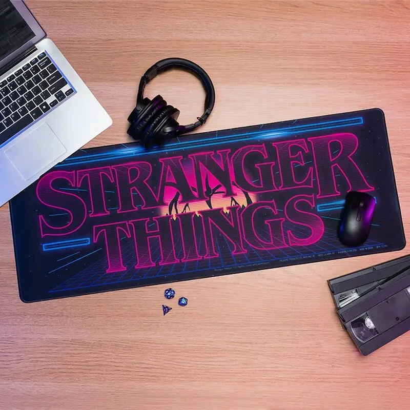 Stranger Things gaming podloga za stol fotografija proizvoda