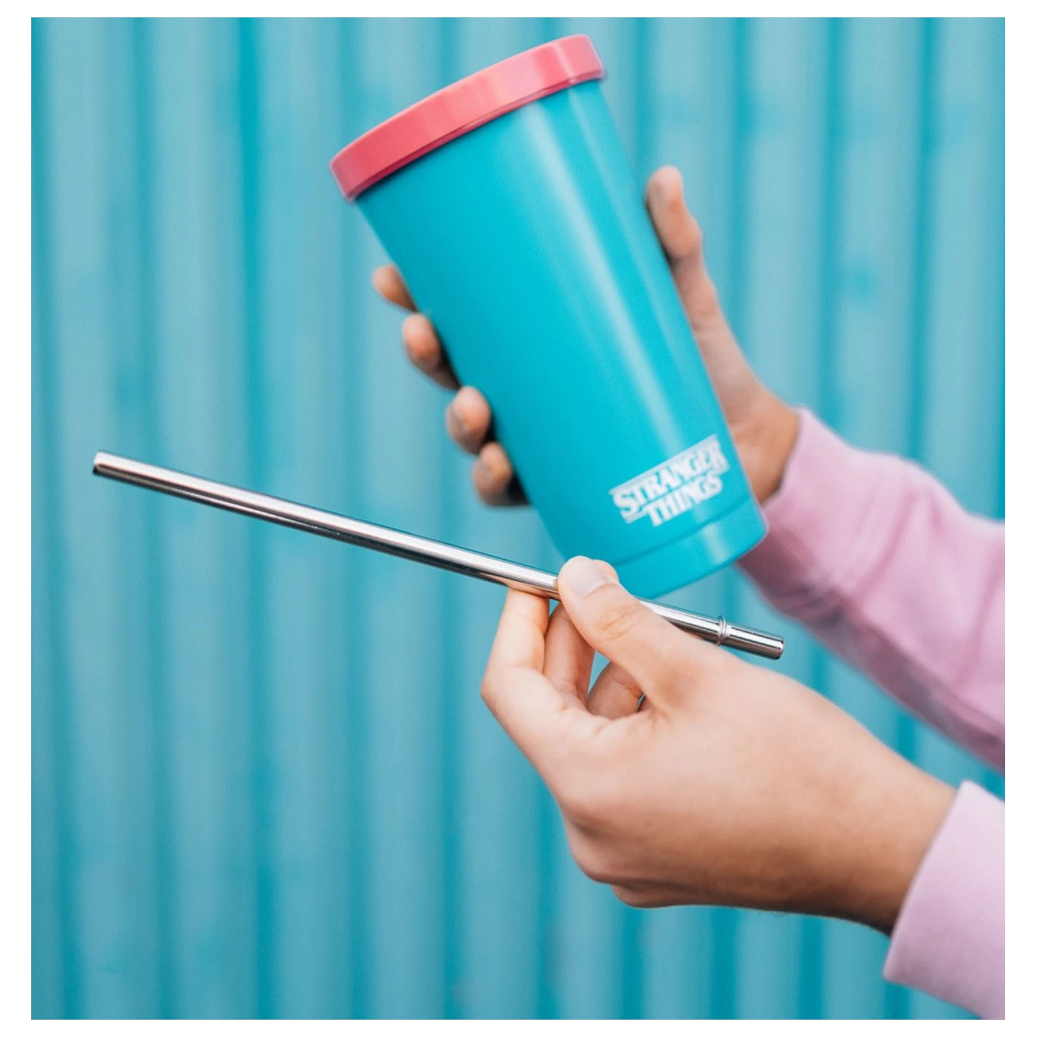 Stranger Things Rink-O-Mania slamka tumbler 550 ml fotografija proizvoda