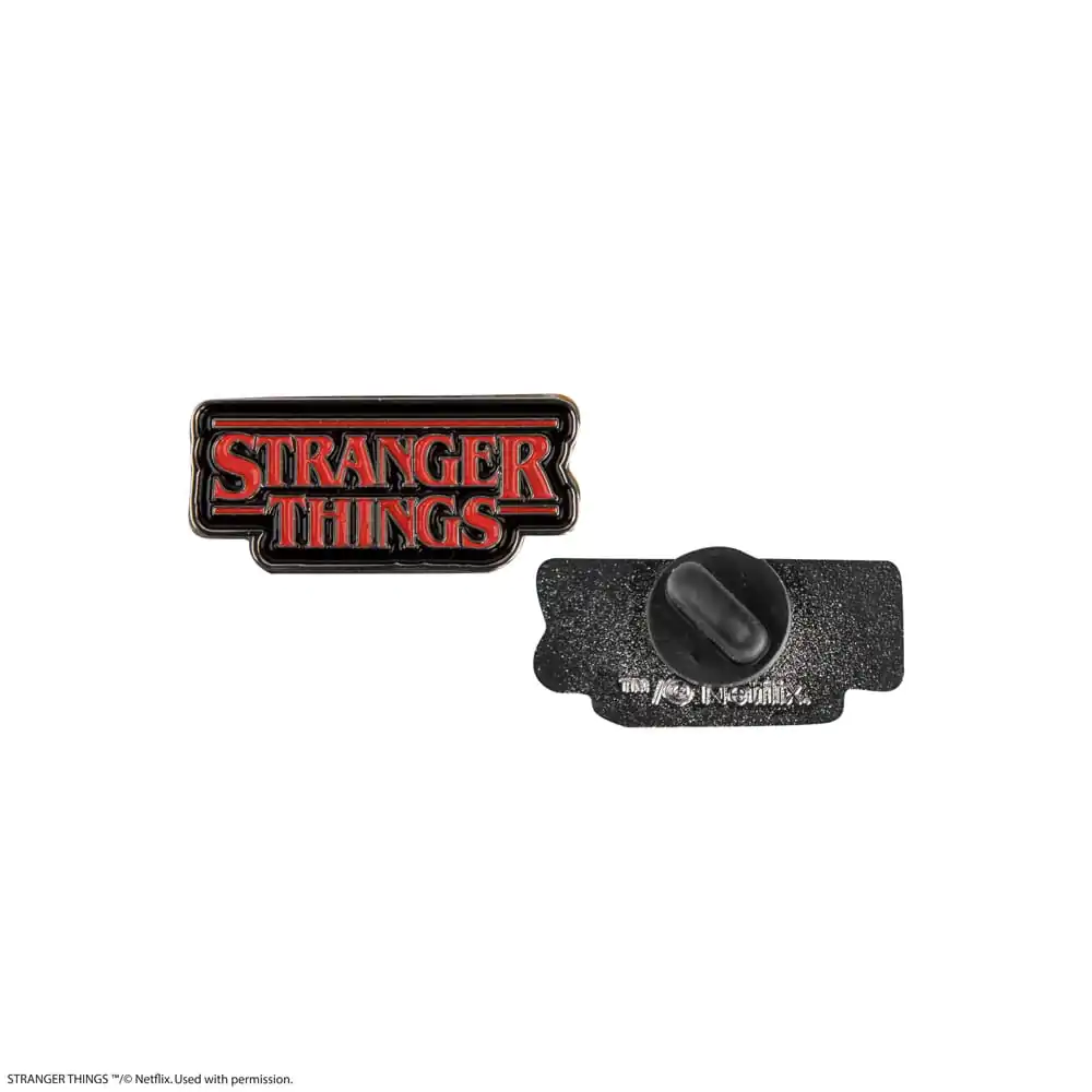 Stranger Things Šiljata palica kemijska olovka i Stranger Things bedž fotografija proizvoda