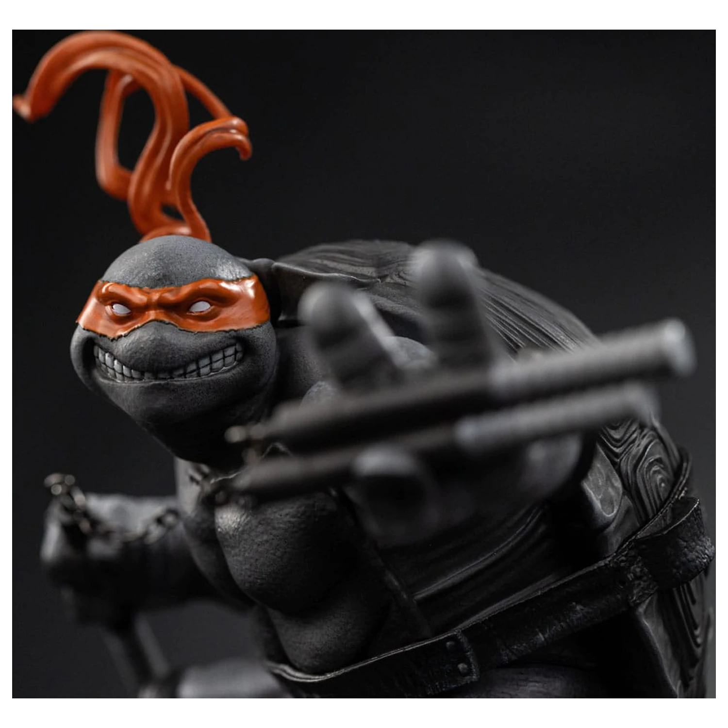 Teenage Mutant Ninja Turtles Art Scale Kip 1/10 Michelangelo Black and White Variant 26 cm fotografija proizvoda
