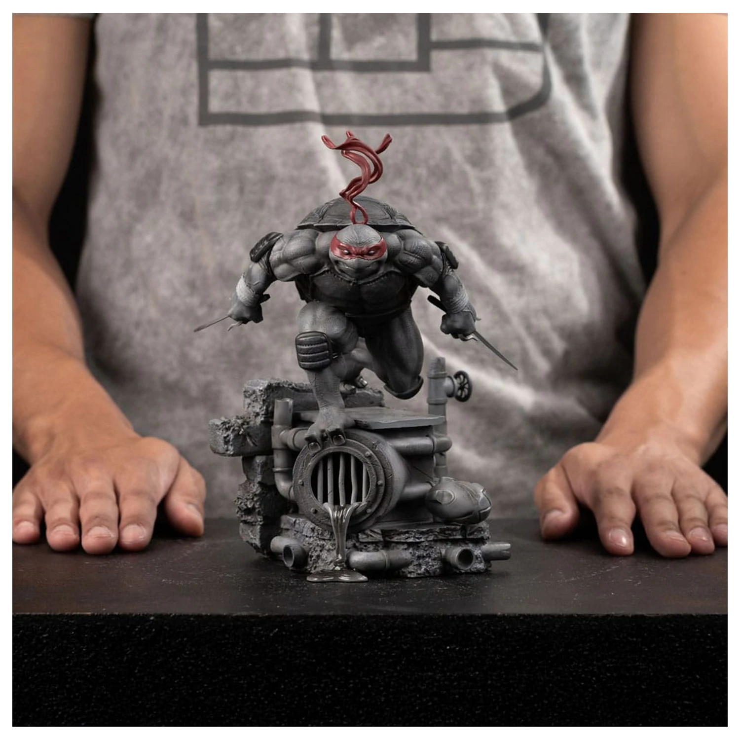 Teenage Mutant Ninja Turtles Art Scale statua 1/10 Raphael Black and White Variant 26 cm fotografija proizvoda