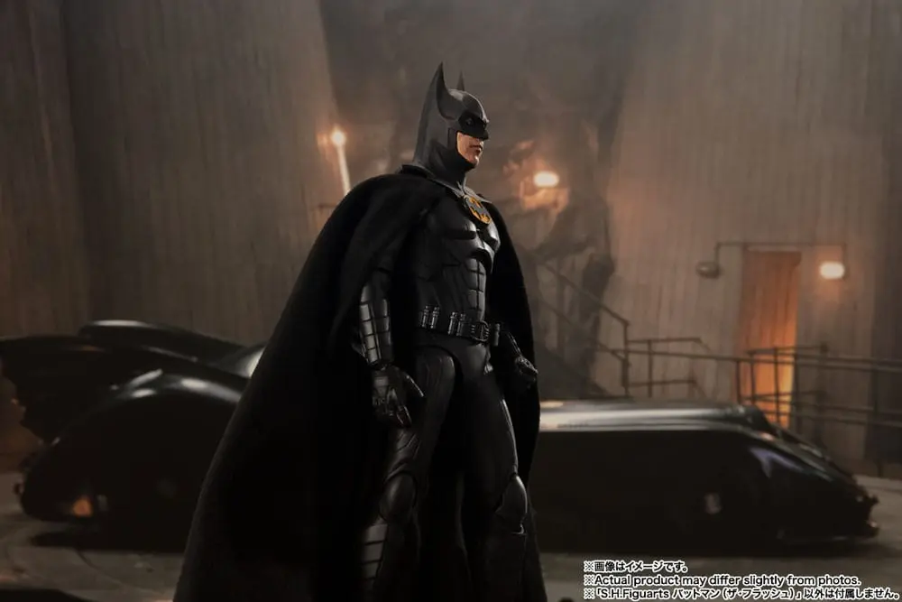 The Flash S.H. Figuarts akcijska figura Batman 15 cm fotografija proizvoda