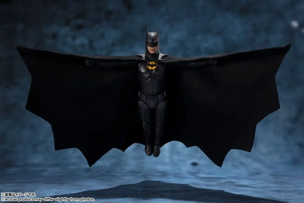 The Flash S.H. Figuarts akcijska figura Batman 15 cm fotografija proizvoda