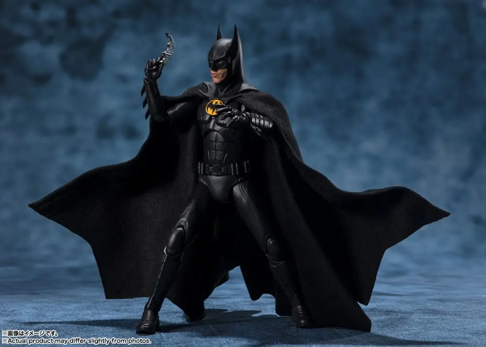 The Flash S.H. Figuarts akcijska figura Batman 15 cm fotografija proizvoda