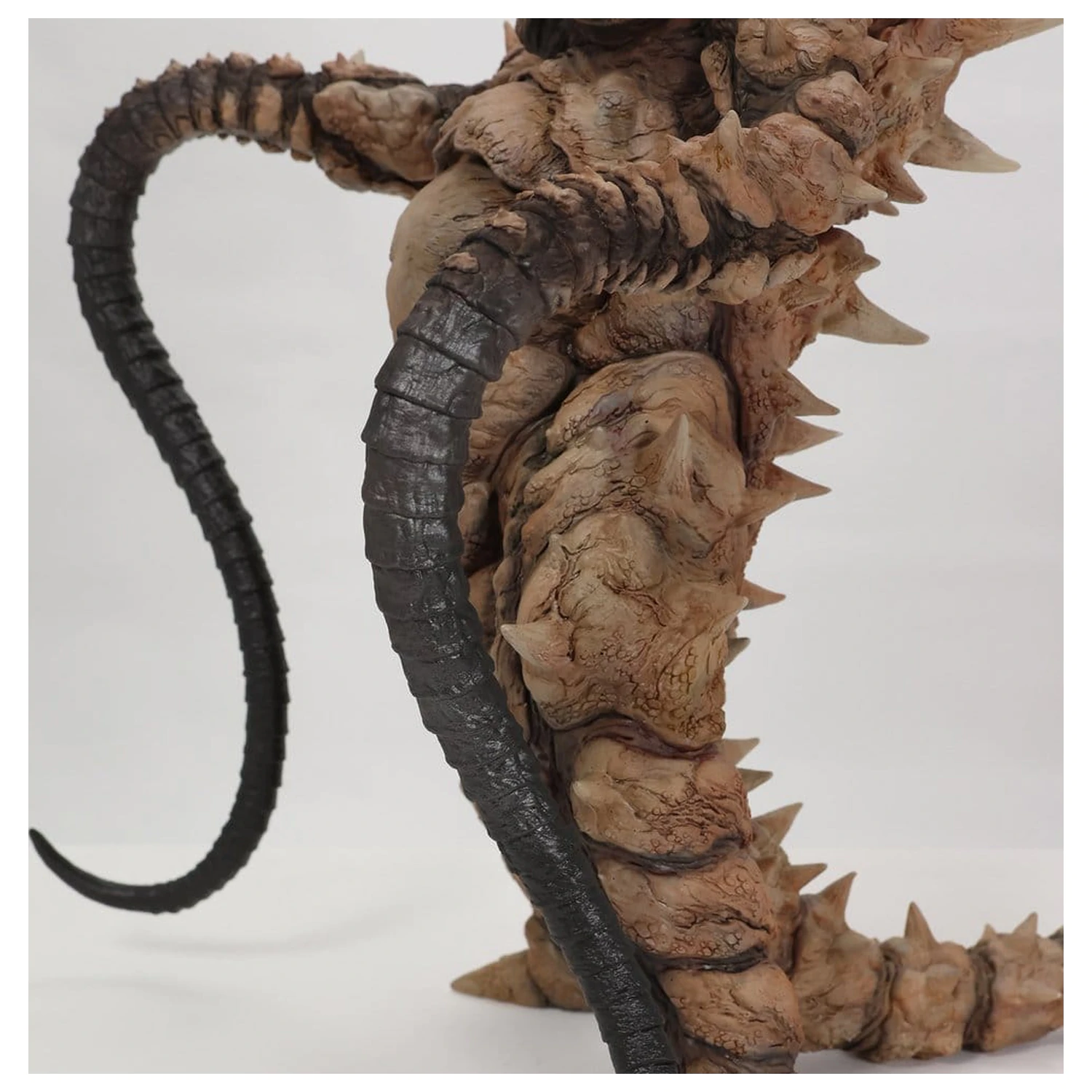 Ultraman Kaiju Remix Series Vinilna figura Gudon 34 cm fotografija proizvoda