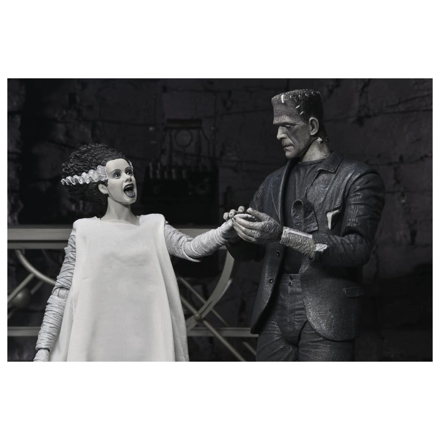 Universal Monsters 2-paket akcijskih figura Bride of Frankenstein 90th Anniversary The Monster & His Mate (B&W) 18 cm fotografija proizvoda