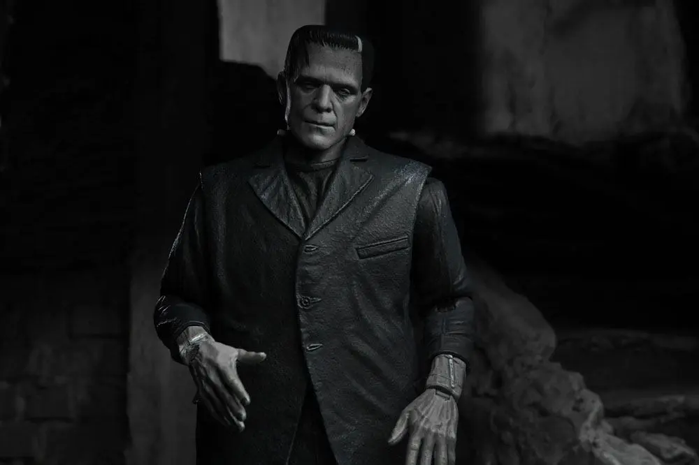 Universal Monsters akcijska figura Ultimate Frankenstein's Monster (Black & White) 18 cm fotografija proizvoda