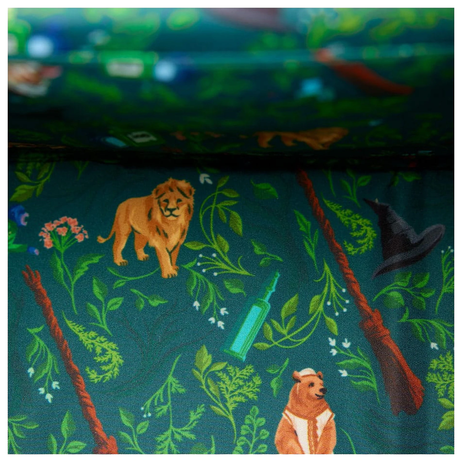 Universal by Loungefly Crossbody torba Wicked 2 fotografija proizvoda