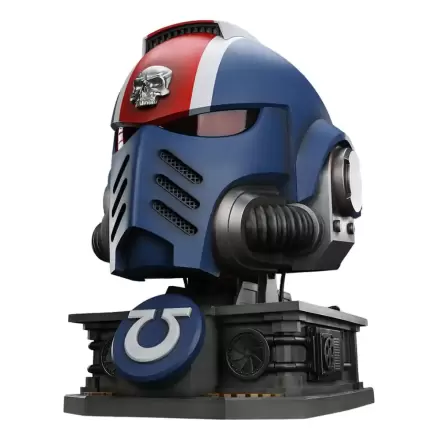 Warhammer 40,000: Space Marine 2 replika kaciga Ultramarines Lieutenant Titus s izložbenim stalkom 44 cm fotografija proizvoda